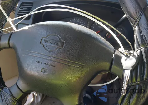 2000 Nissan Frontier Xe z USA, uszkodzony, nr VIN 1N6DD26S5YC348622